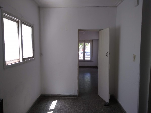 Retasada Venta Casa 2 Hab calle Viamonte con renta