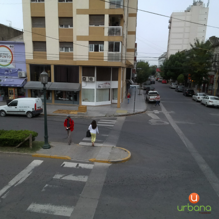 Dto en Av Moreno y Hipolito Irigoyen