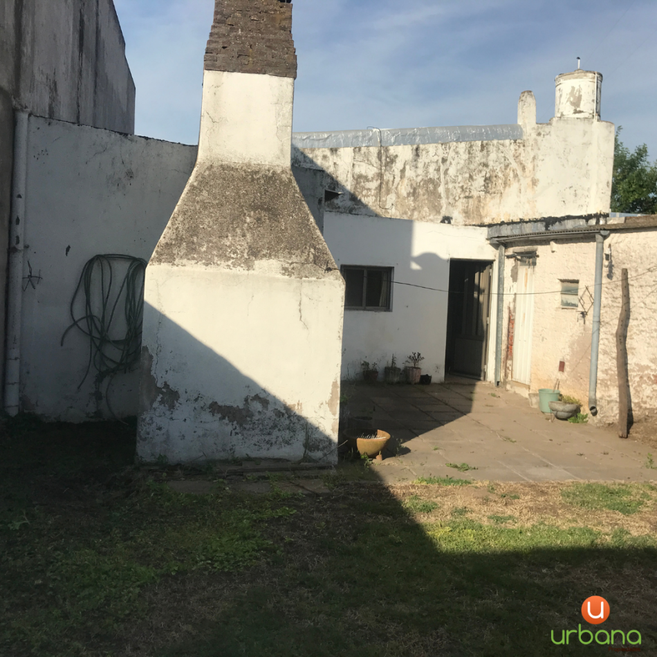 Casa en Barrio Residencial (Gran Lote 10x40)