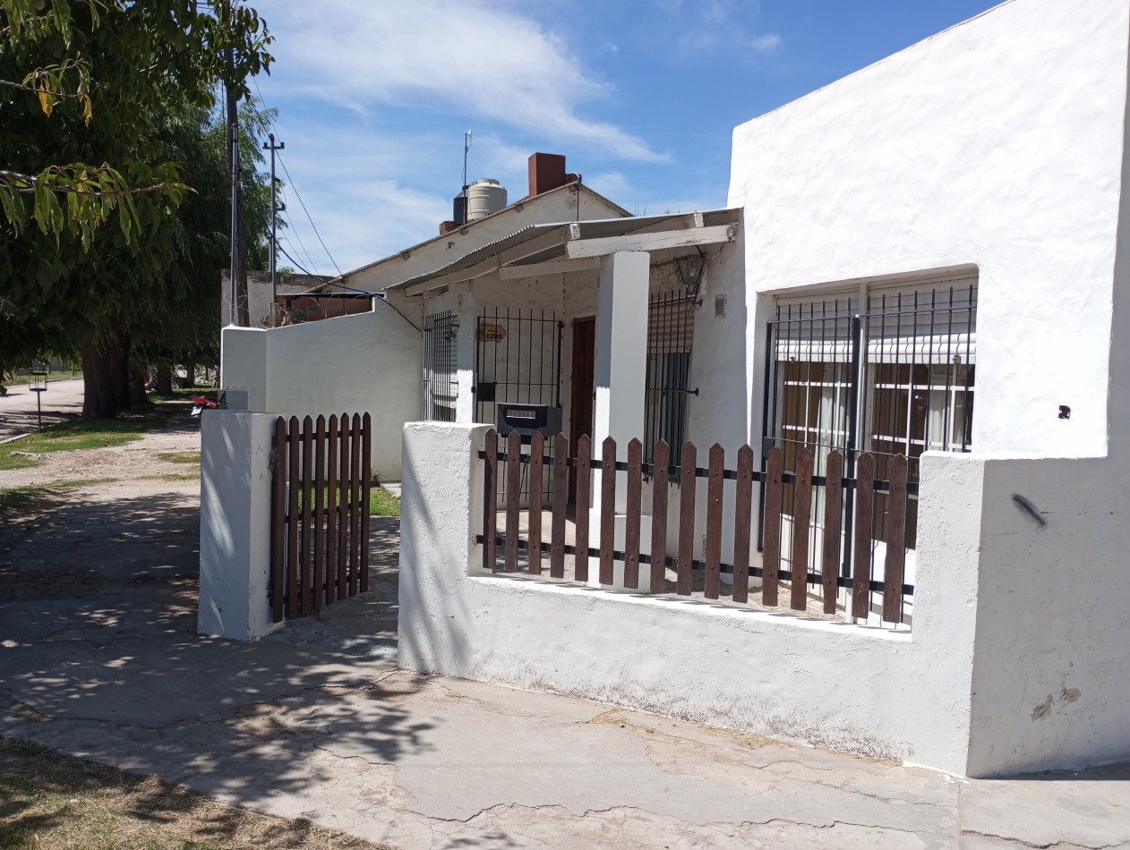 Casa 3 hab x calle Mendoza