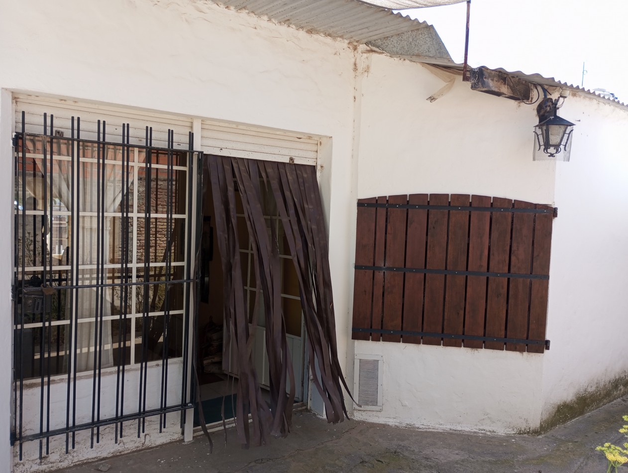 Casa 3 hab x calle Mendoza
