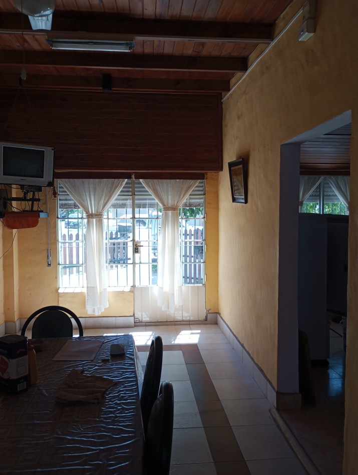 Casa 3 hab x calle Mendoza