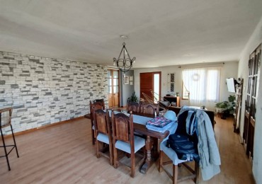 Casa Av Guemes con gran Lote